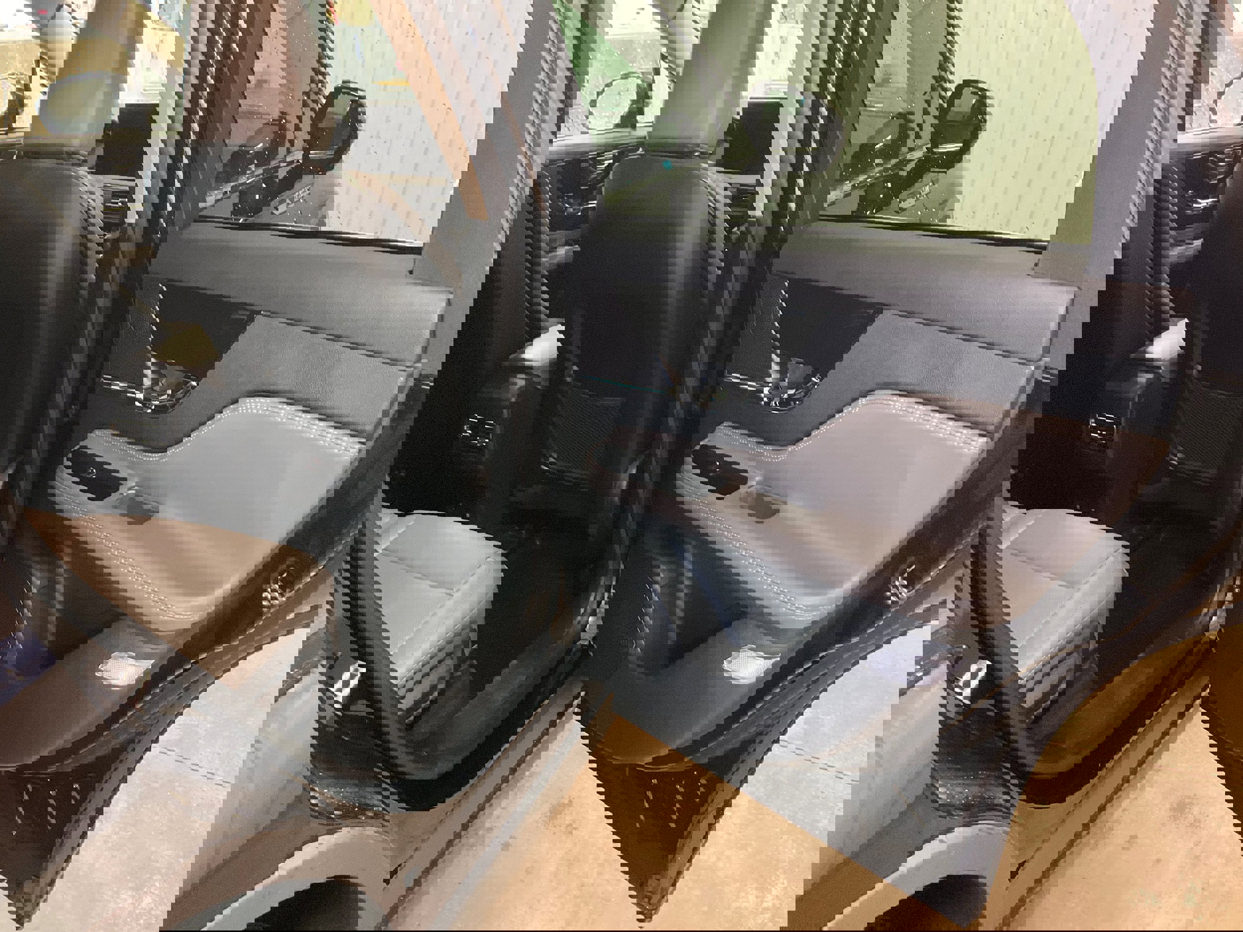 Used 2025 Lincoln Corsair AWD w/ Equipment Group 101A image 24