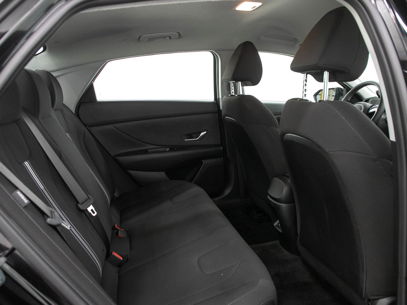 Used 2026 Hyundai Elantra Hybrid FWD image 12