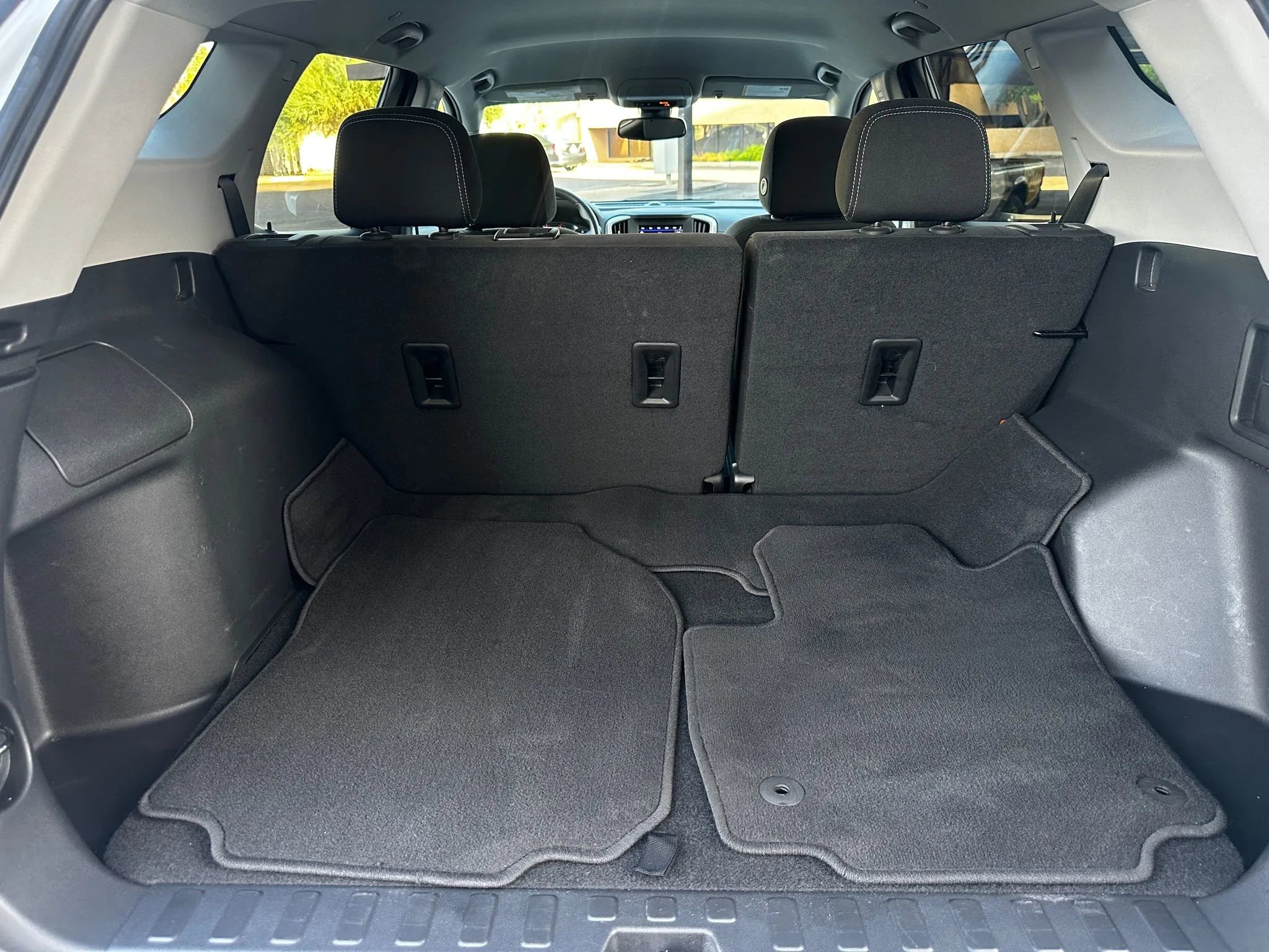 Used 2023 GMC Terrain SLE image 19