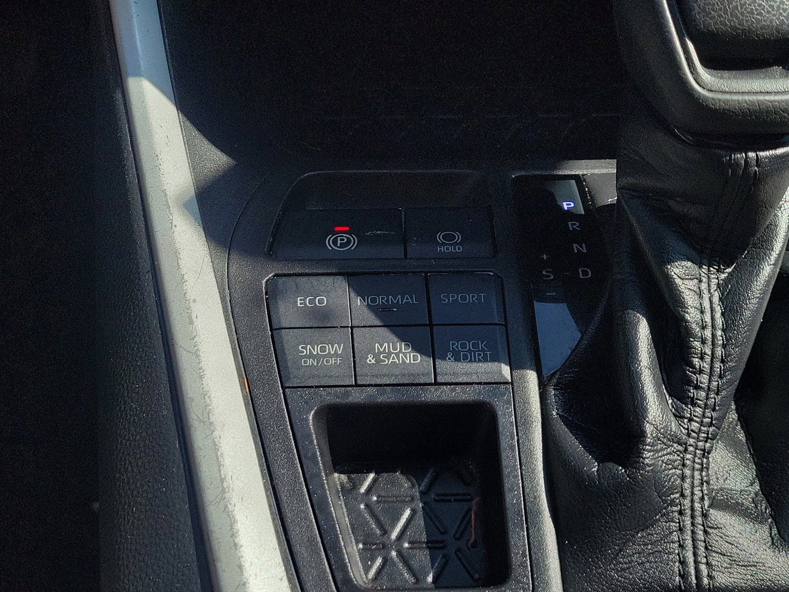 Used 2021 Toyota RAV4 LE AWD/4WD image 34
