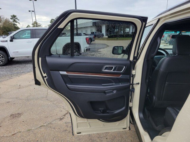 Used 2018 Ford Explorer Limited image 13