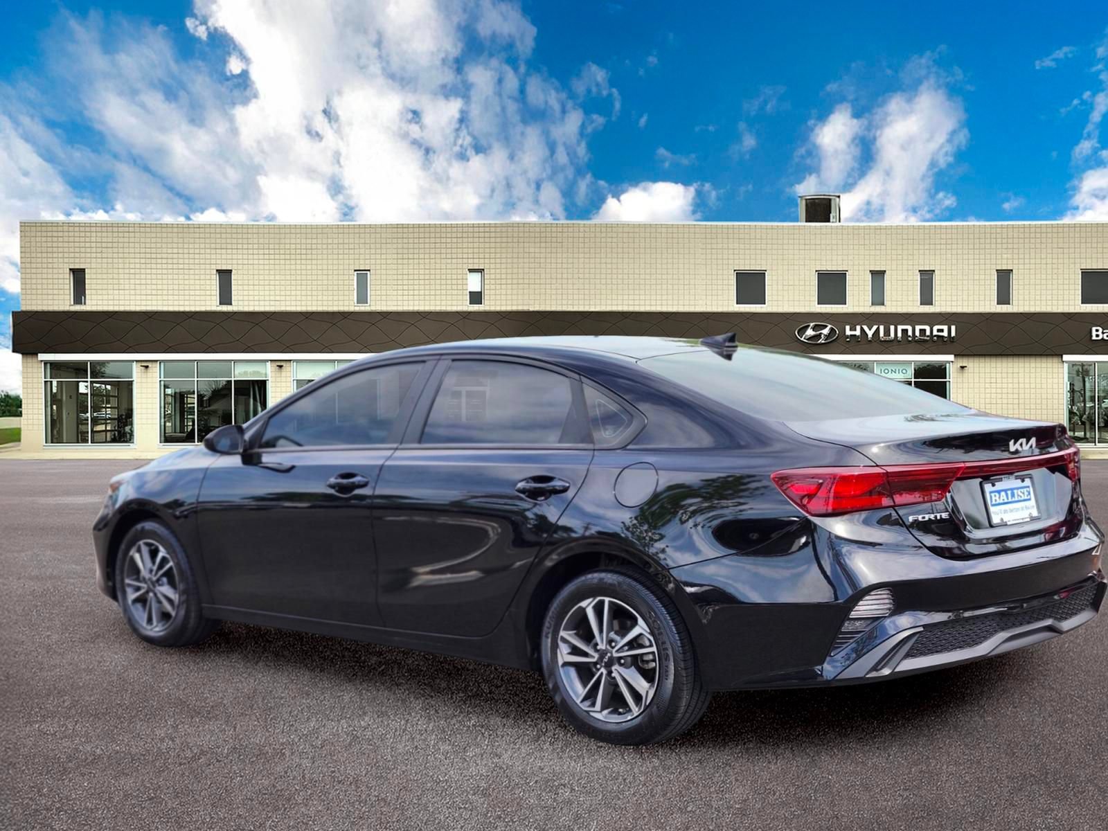 Used 2024 Kia Forte LXS FWD image 4