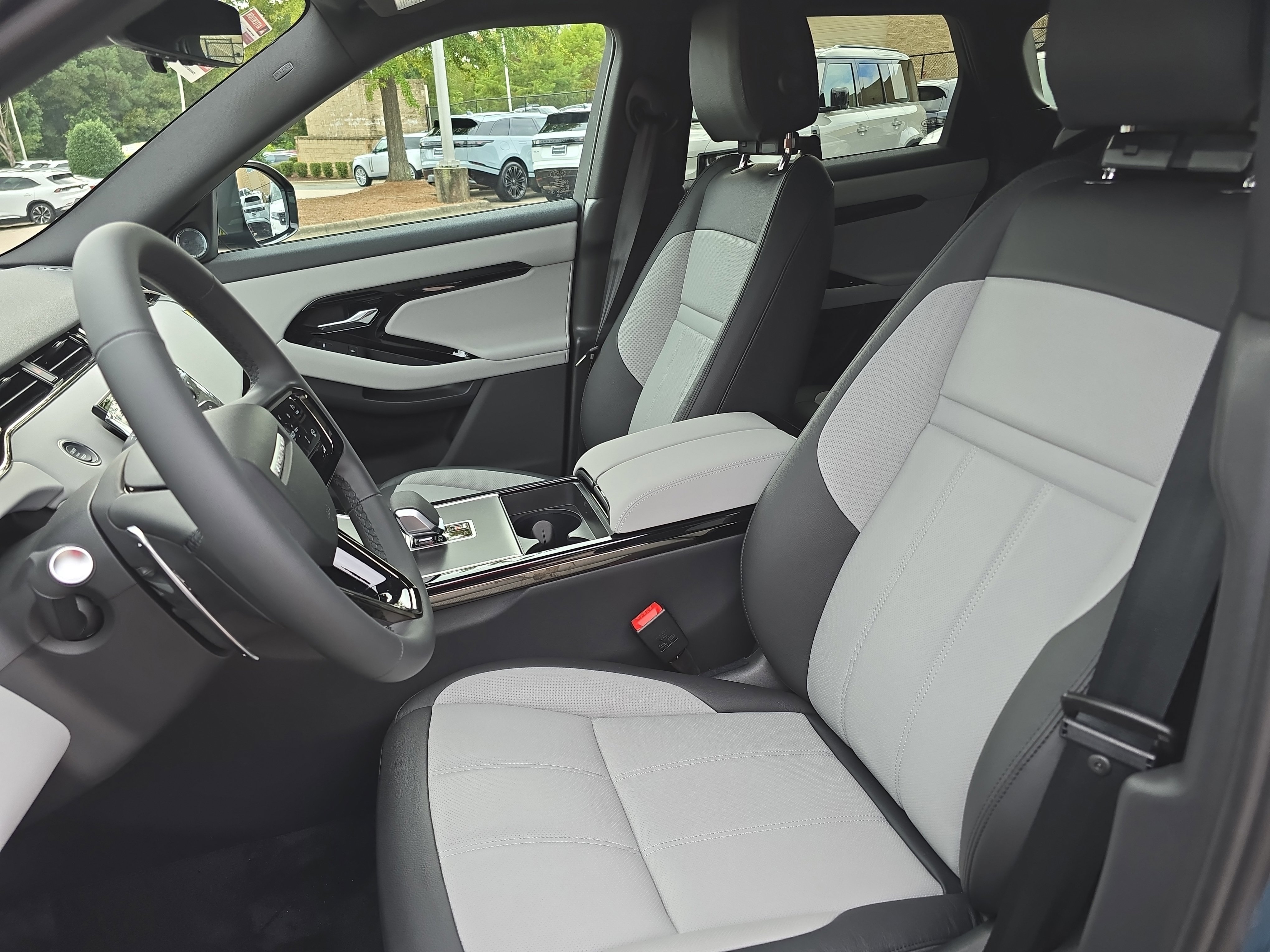 New 2026 Land Rover Range Rover Evoque Dynamic SE image 15