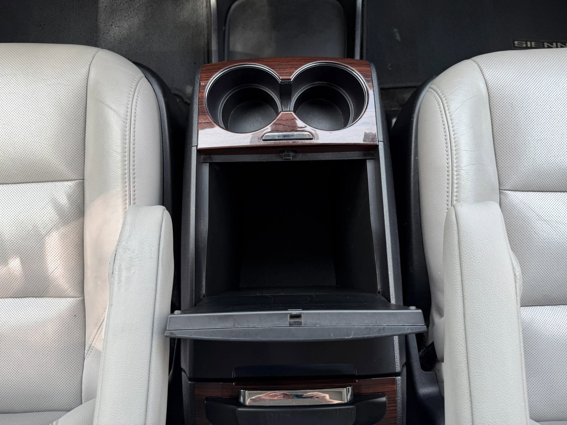 Used 2018 Toyota Sienna Limited Premium image 33