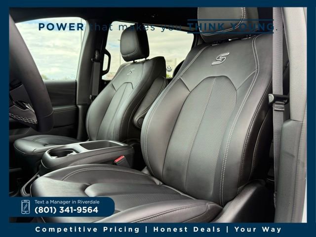 New 2026 Chrysler Pacifica Select w/ S Appearance Package image 2