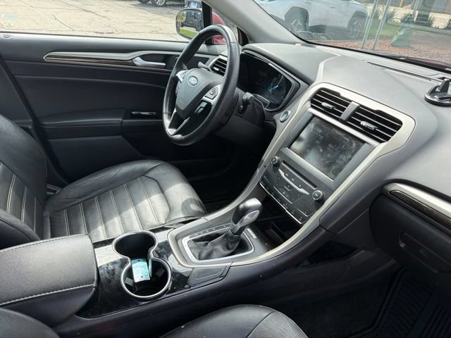 Used 2015 Ford Fusion SE w/ Equipment Group 202A FWD image 16