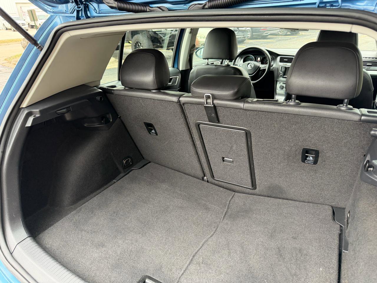 Used 2015 Volkswagen e-Golf SEL Premium image 21