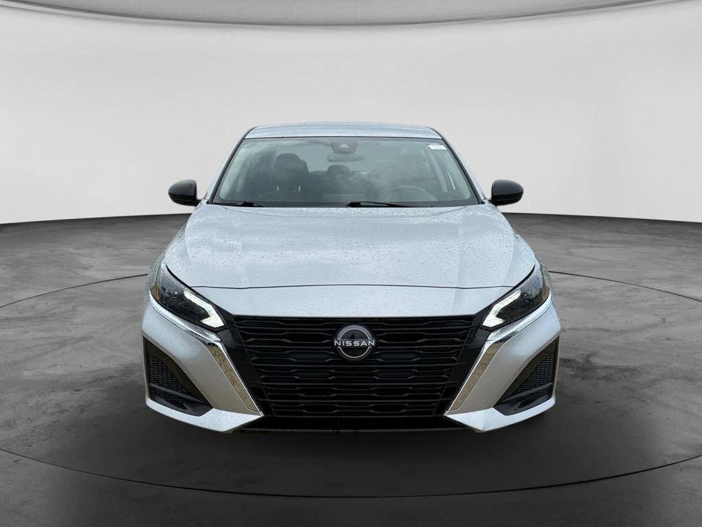 Used 2024 Nissan Altima 2.5 SV FWD image 3