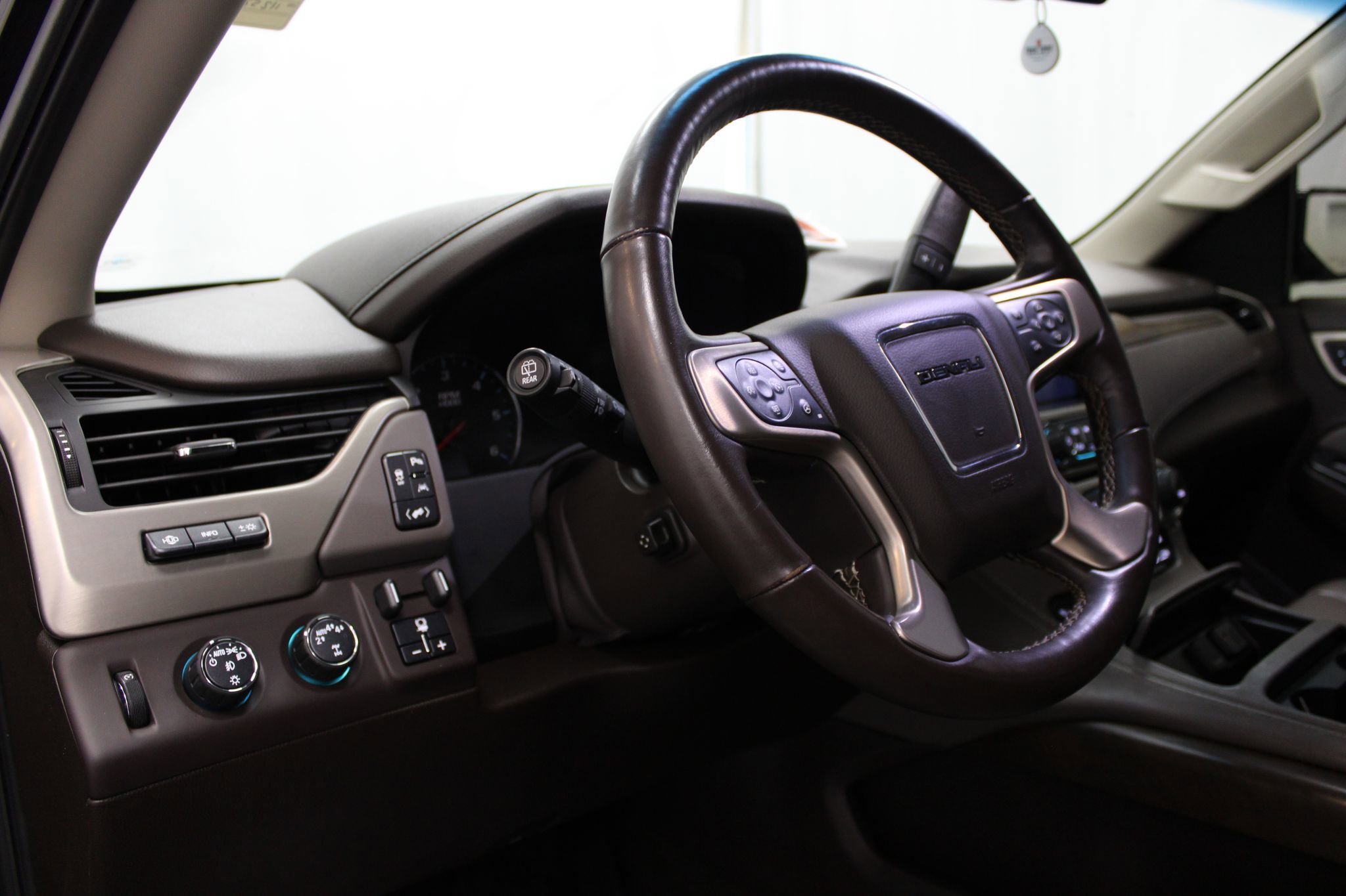 Used 2018 GMC Yukon Denali image 10