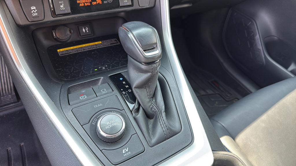 Used 2019 Toyota RAV4 XSE AWD/4WD image 31