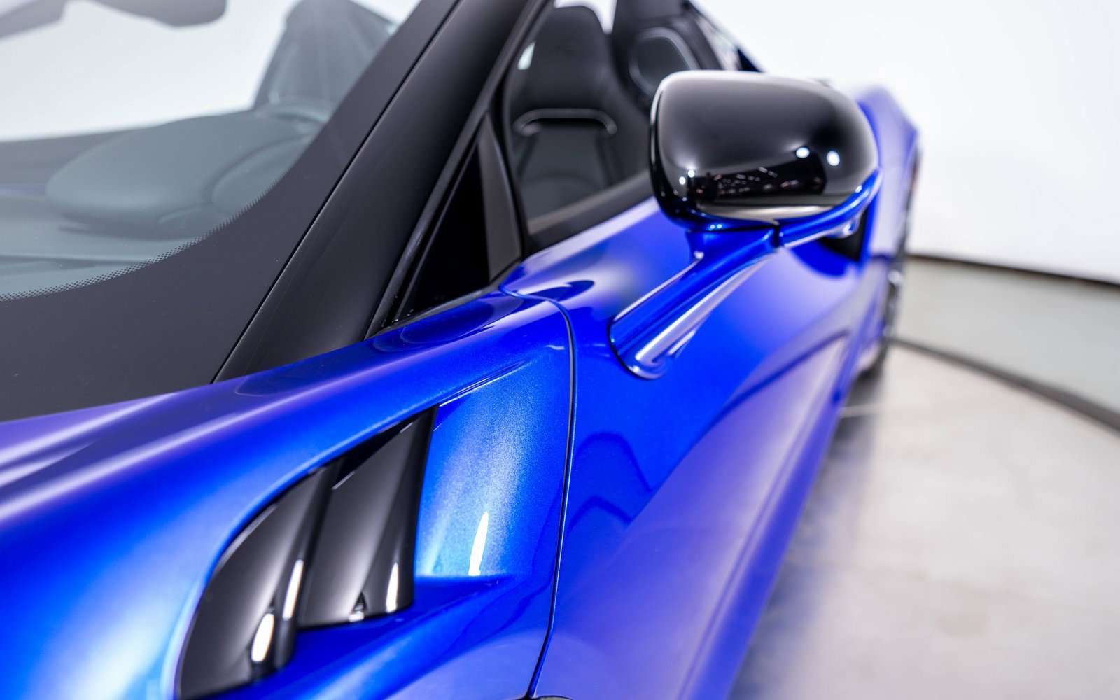 Used 2025 McLaren Artura Spider image 24