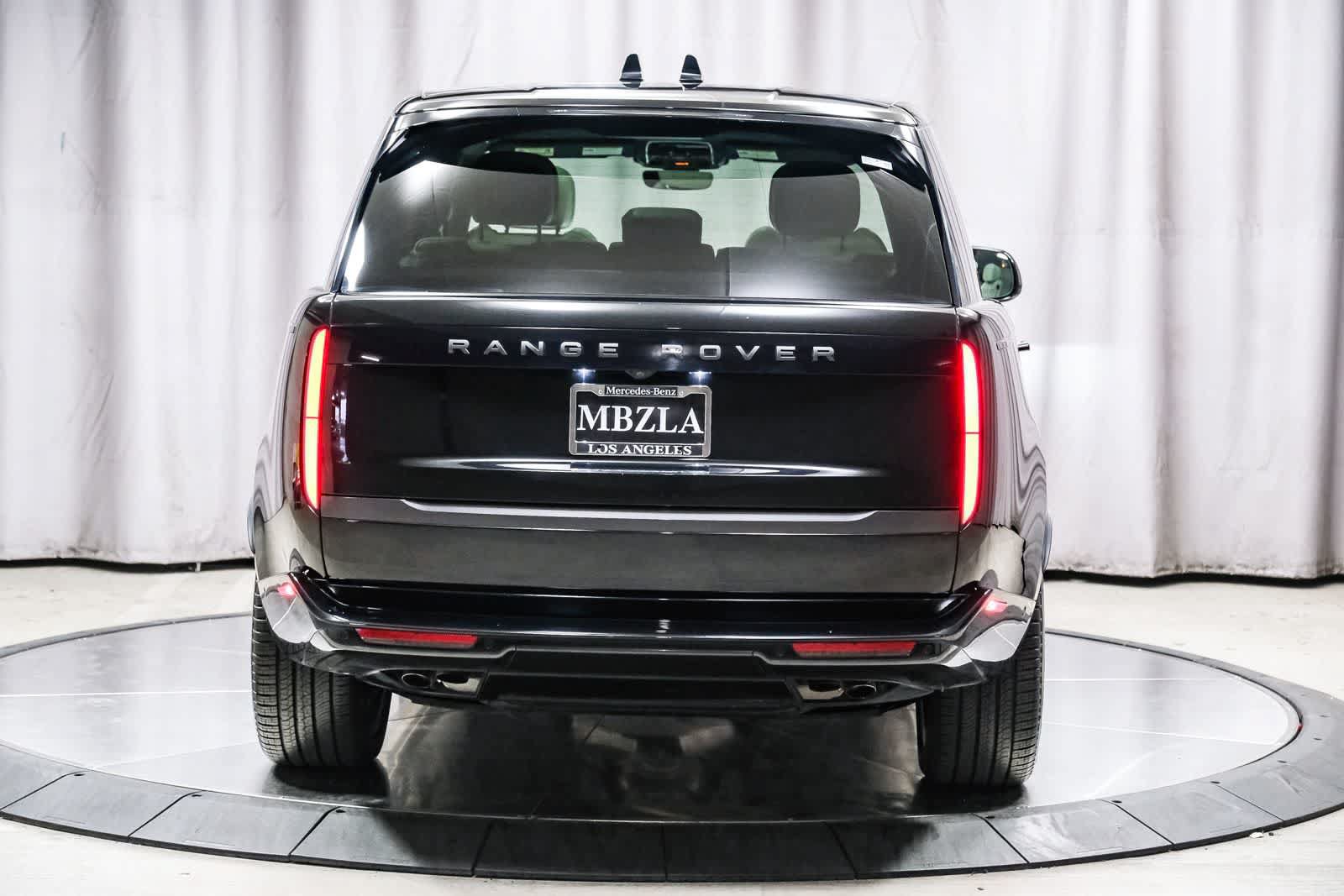 Used 2024 Land Rover Range Rover SE AWD/4WD image 3