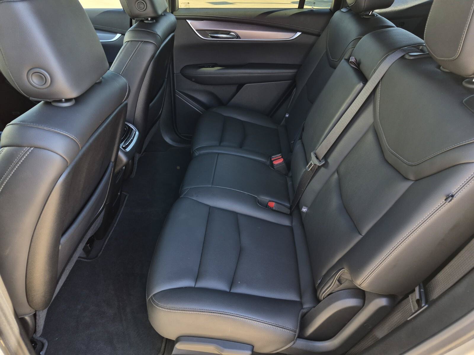 Used 2025 Cadillac XT6 Luxury FWD image 17