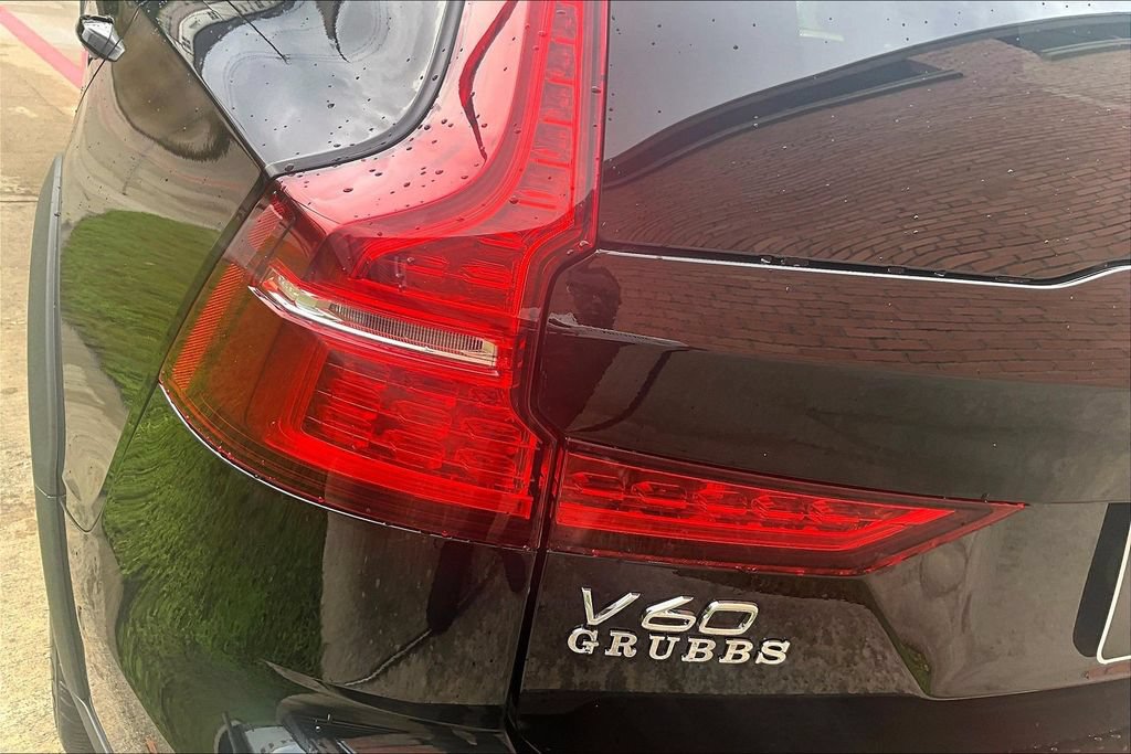 Certified 2025 Volvo V60 B5 Cross Country Plus AWD/4WD image 40