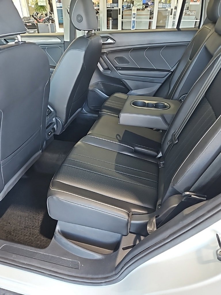 Used 2024 Volkswagen Tiguan SE w/ Panoramic Sunroof Package image 22