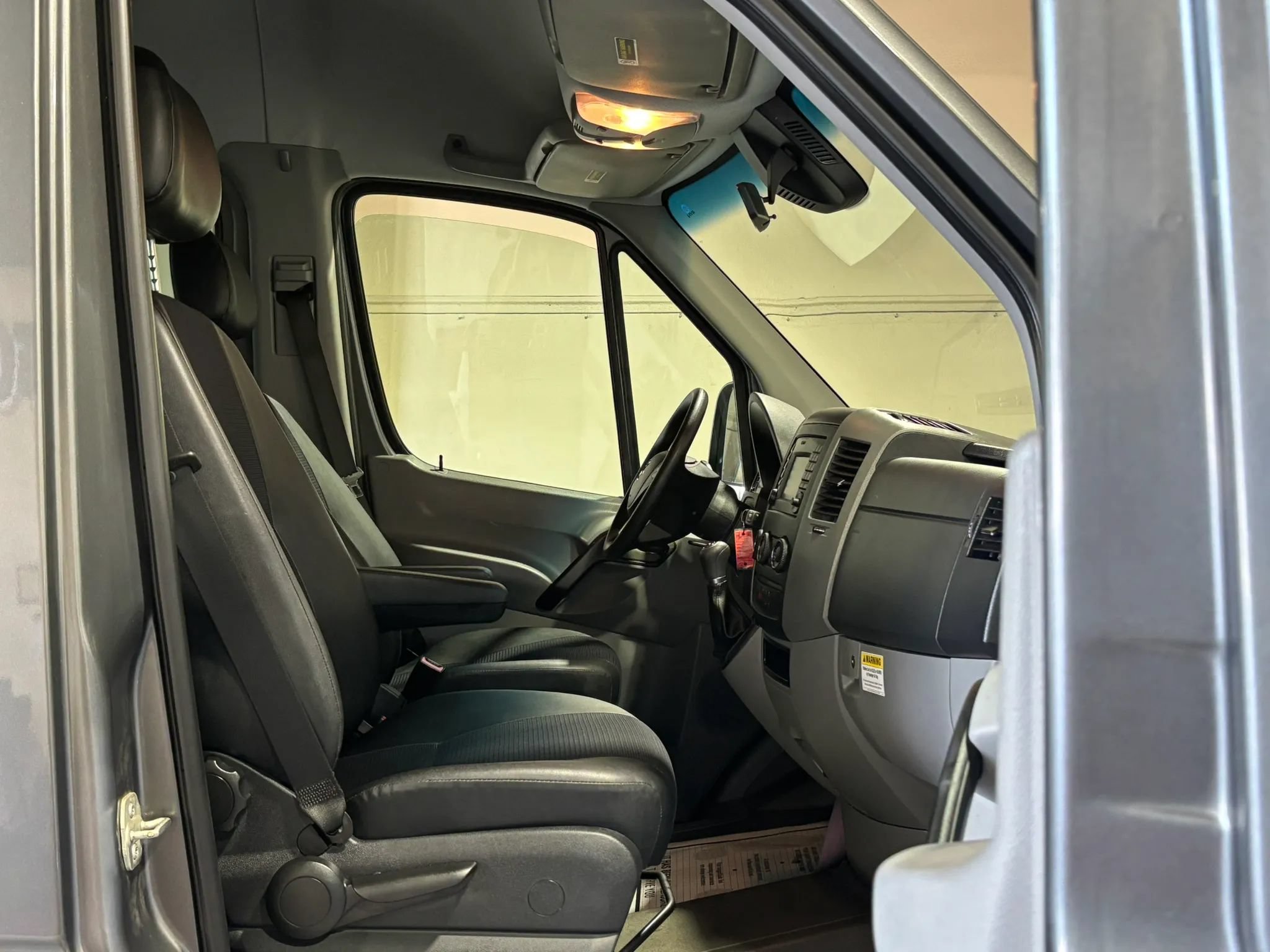 Used 2014 Mercedes-Benz Sprinter 2500 image 18