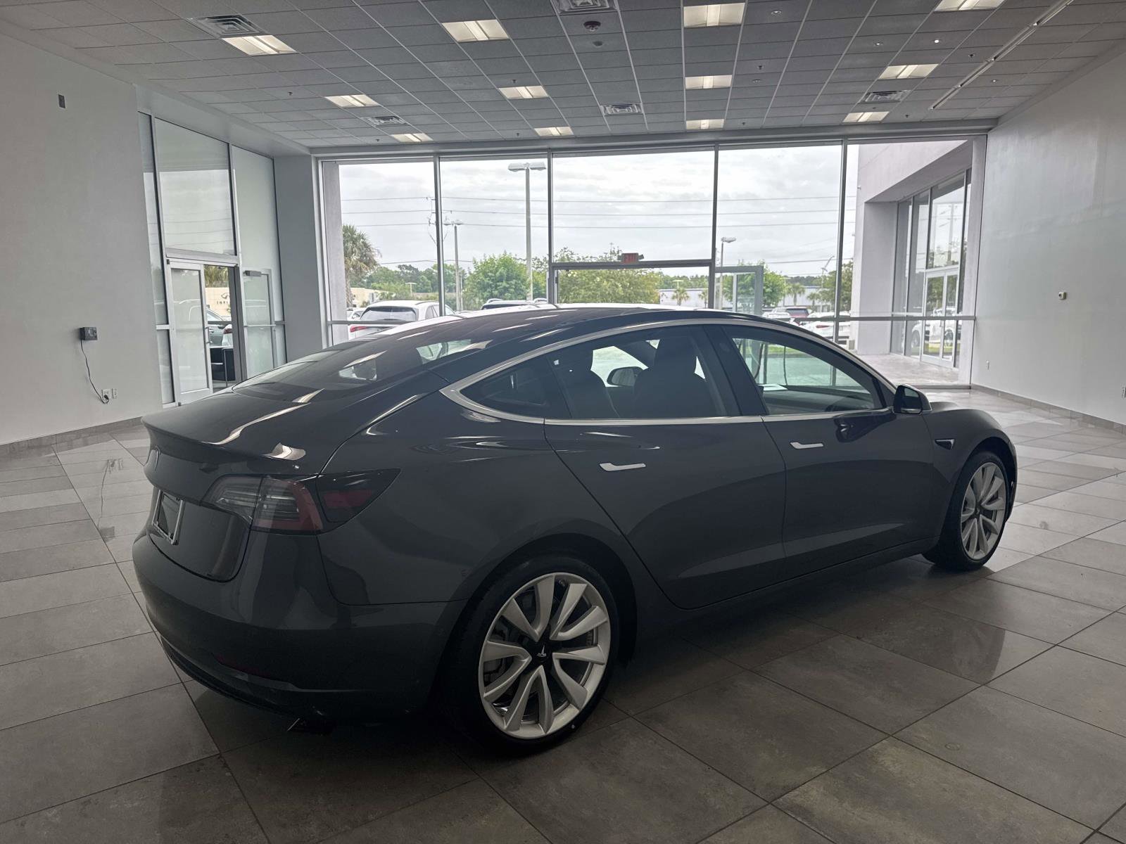 Used 2018 Tesla Model 3 Long Range RWD image 5