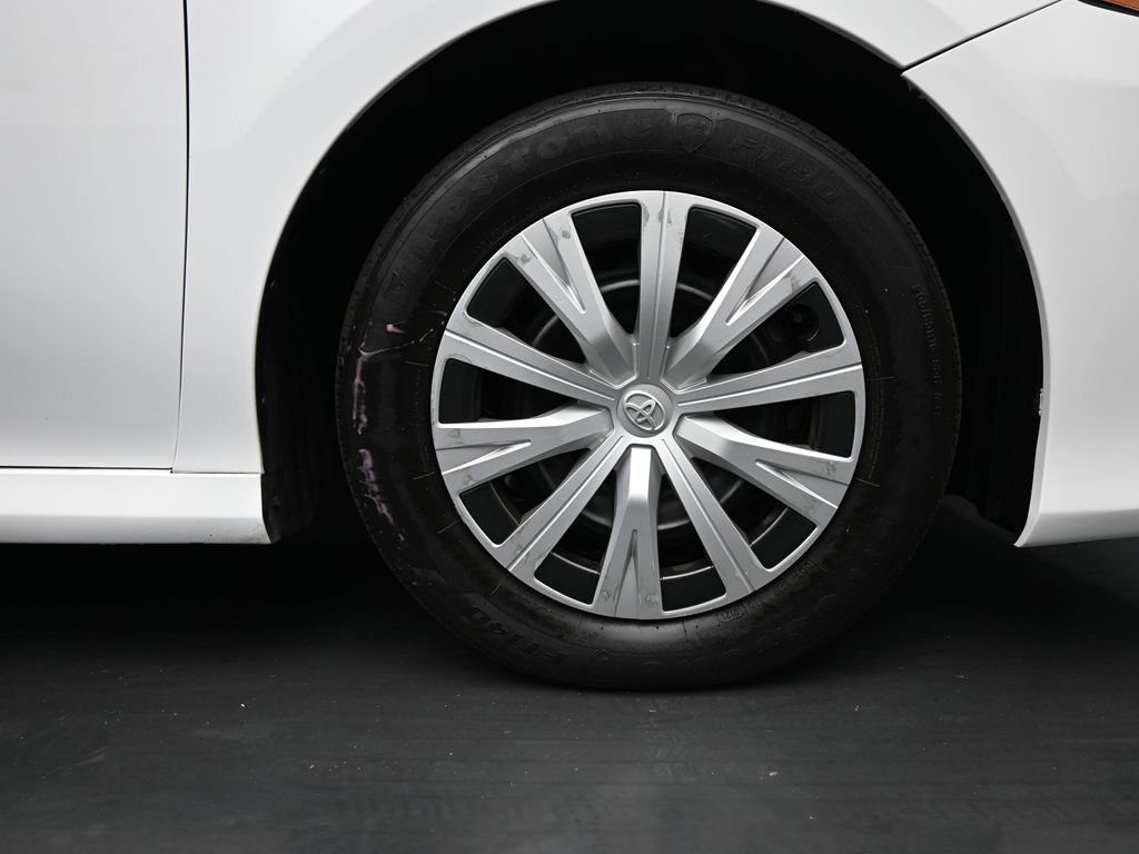 Used 2022 Toyota Camry LE image 2