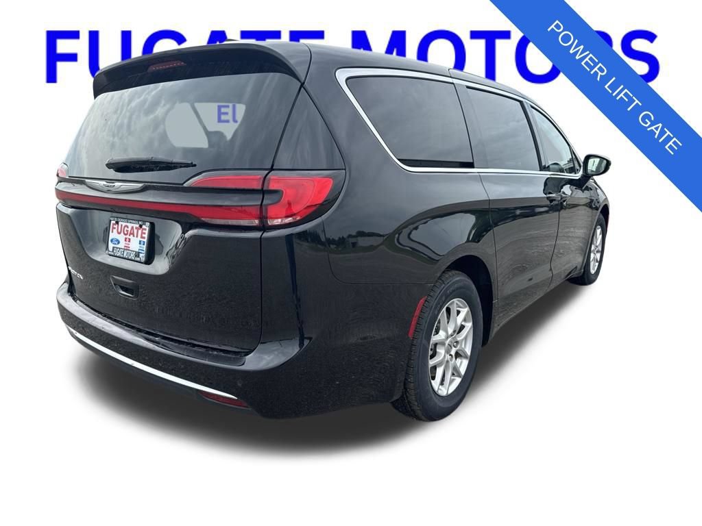Used 2024 Chrysler Pacifica Touring-L FWD image 6