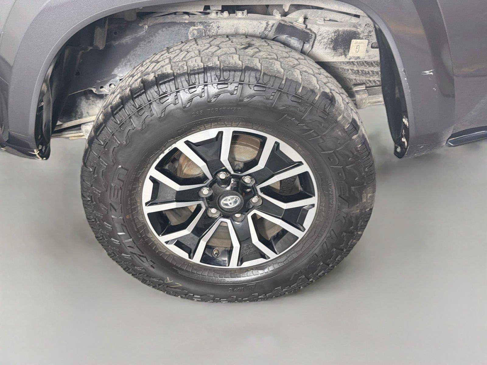 Used 2021 Toyota Tacoma TRD Sport w/ TRD Premium Sport Package AWD/4WD image 31