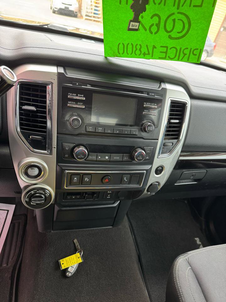 Used 2017 Nissan Titan SV image 10