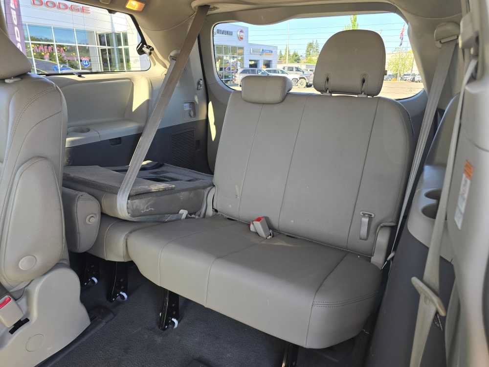 Used 2019 Toyota Sienna XLE w/ XLE Navigation Package AWD/4WD image 17