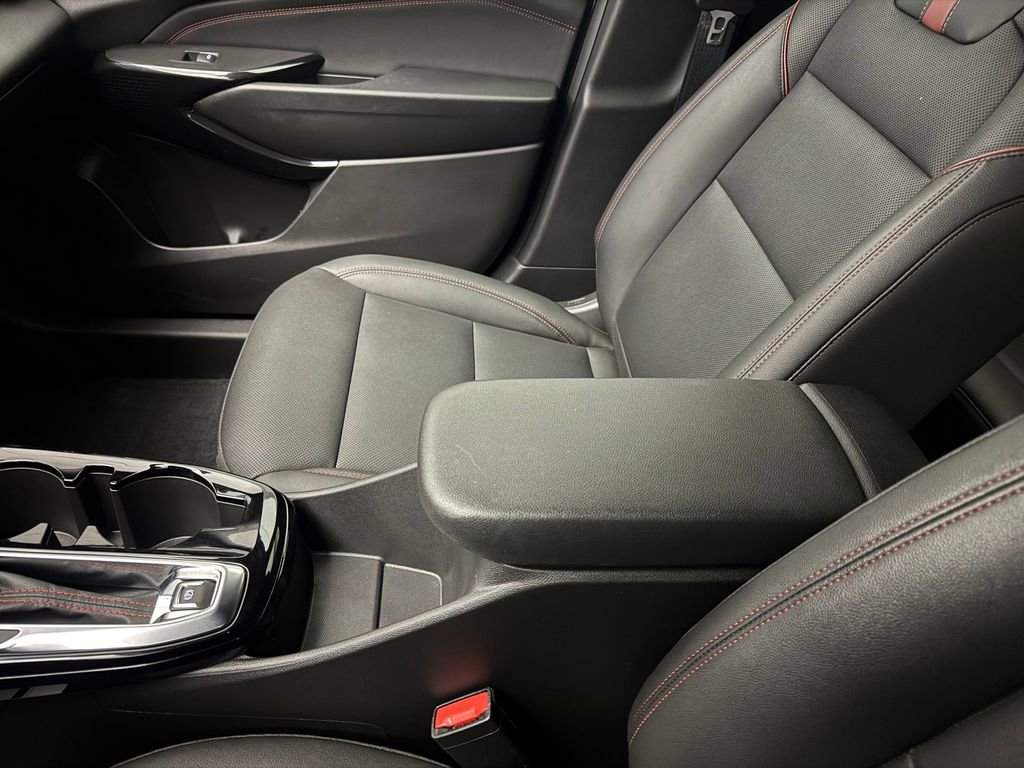 Used 2025 Chevrolet Trax RS w/ Driver Confidence Package image 27