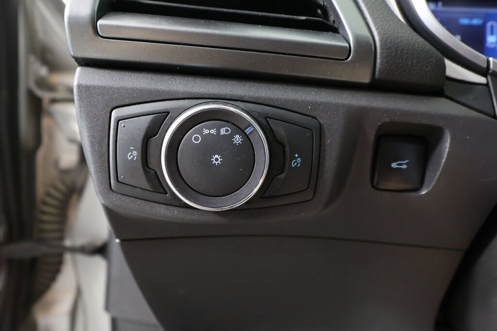 Used 2015 Ford Fusion SE FWD image 31