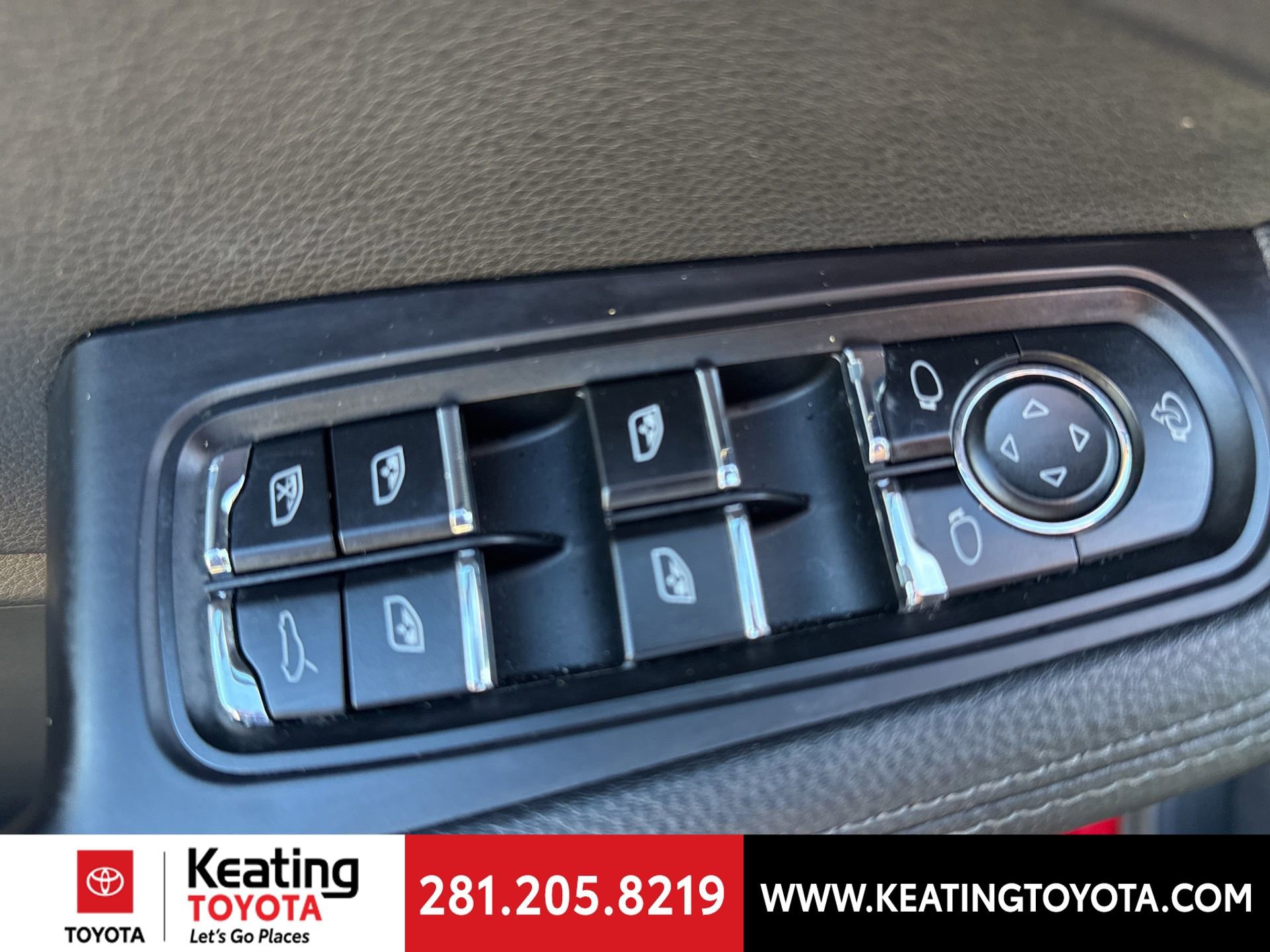 Used 2023 Porsche Macan Turbo image 13