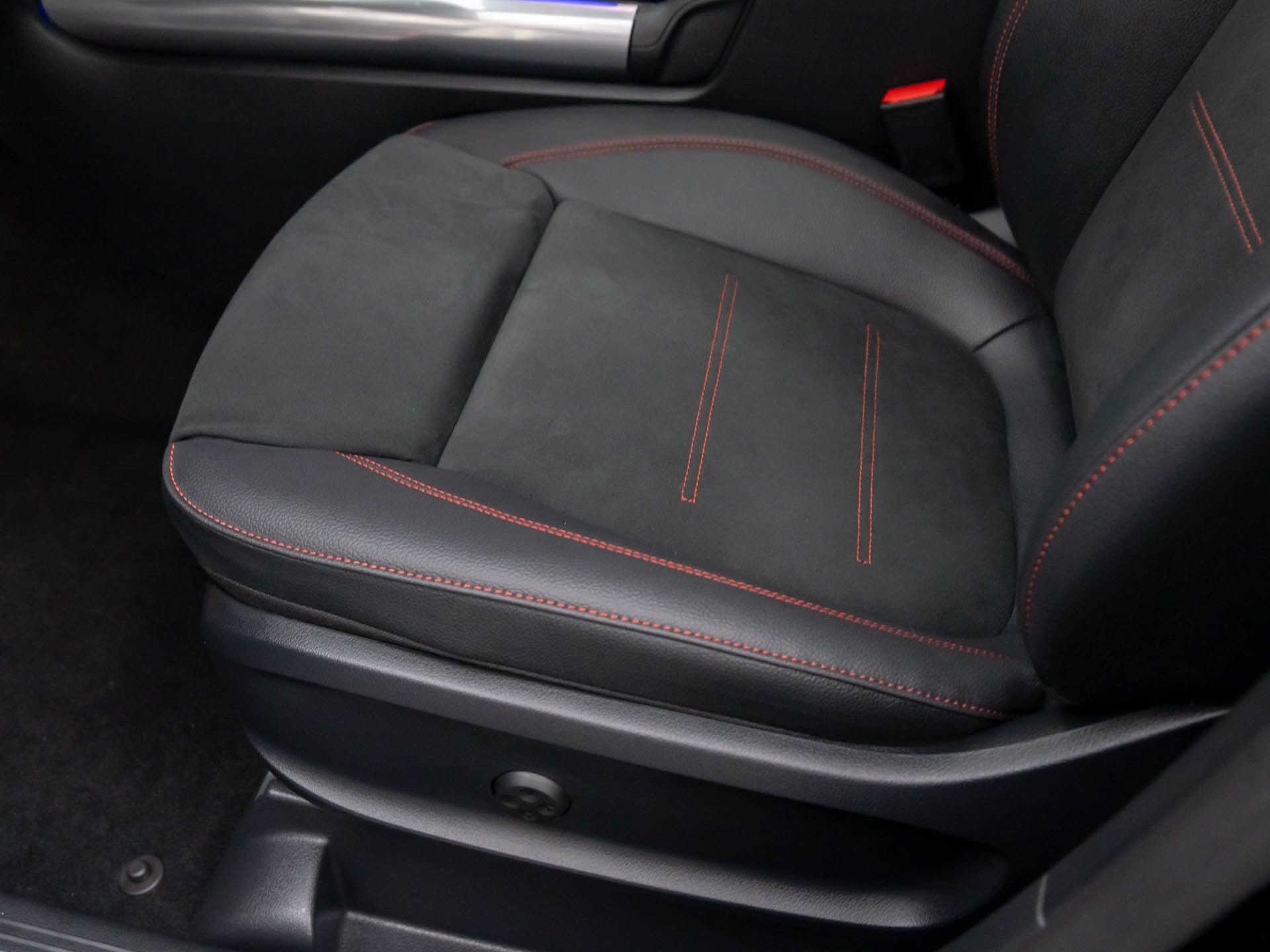 New 2026 Mercedes-Benz GLA 35 AMG 4MATIC image 18