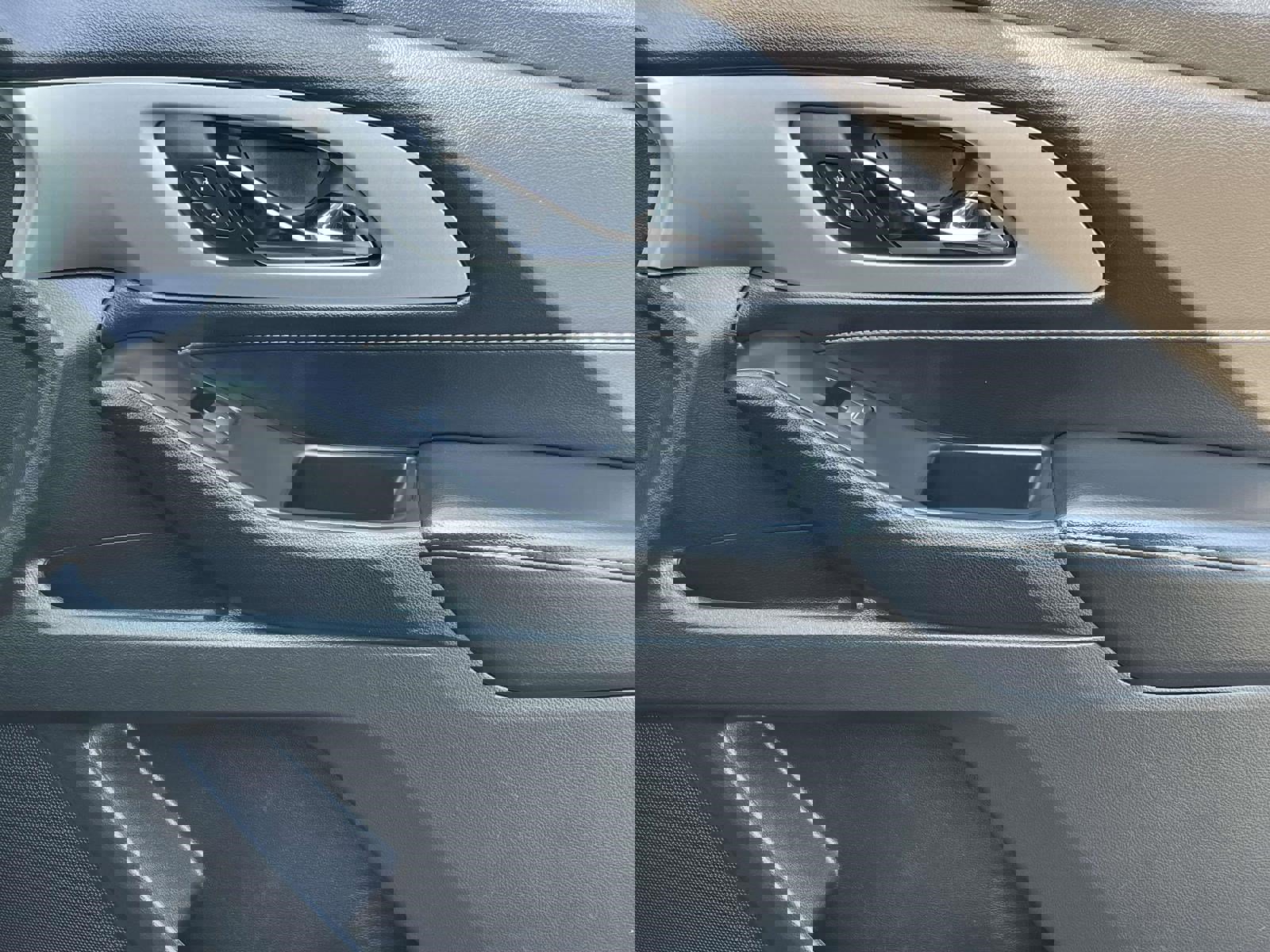 Used 2021 Chevrolet Traverse LS FWD image 12