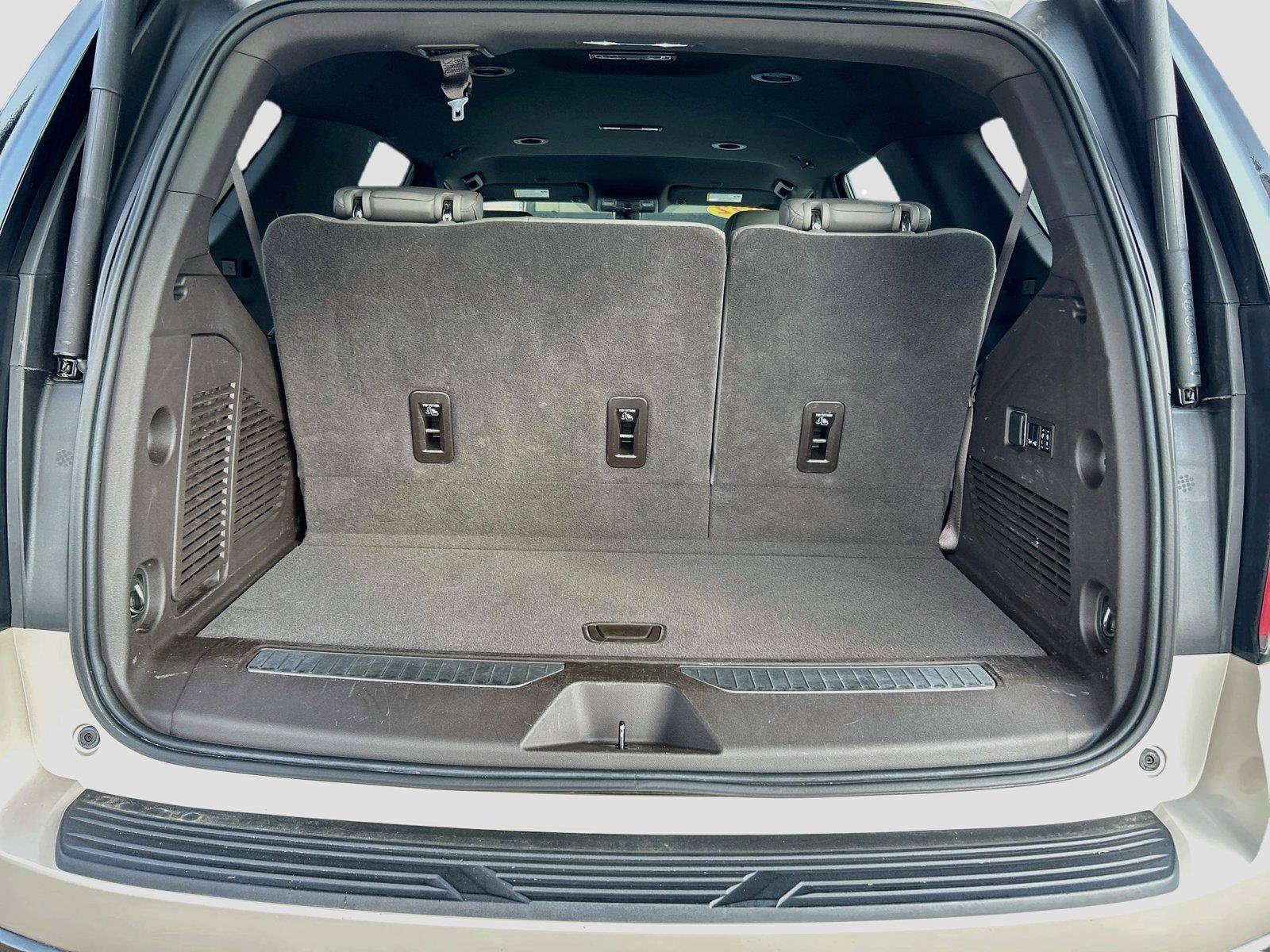 Used 2022 Chevrolet Tahoe Z71 w/ Luxury Package AWD/4WD image 13