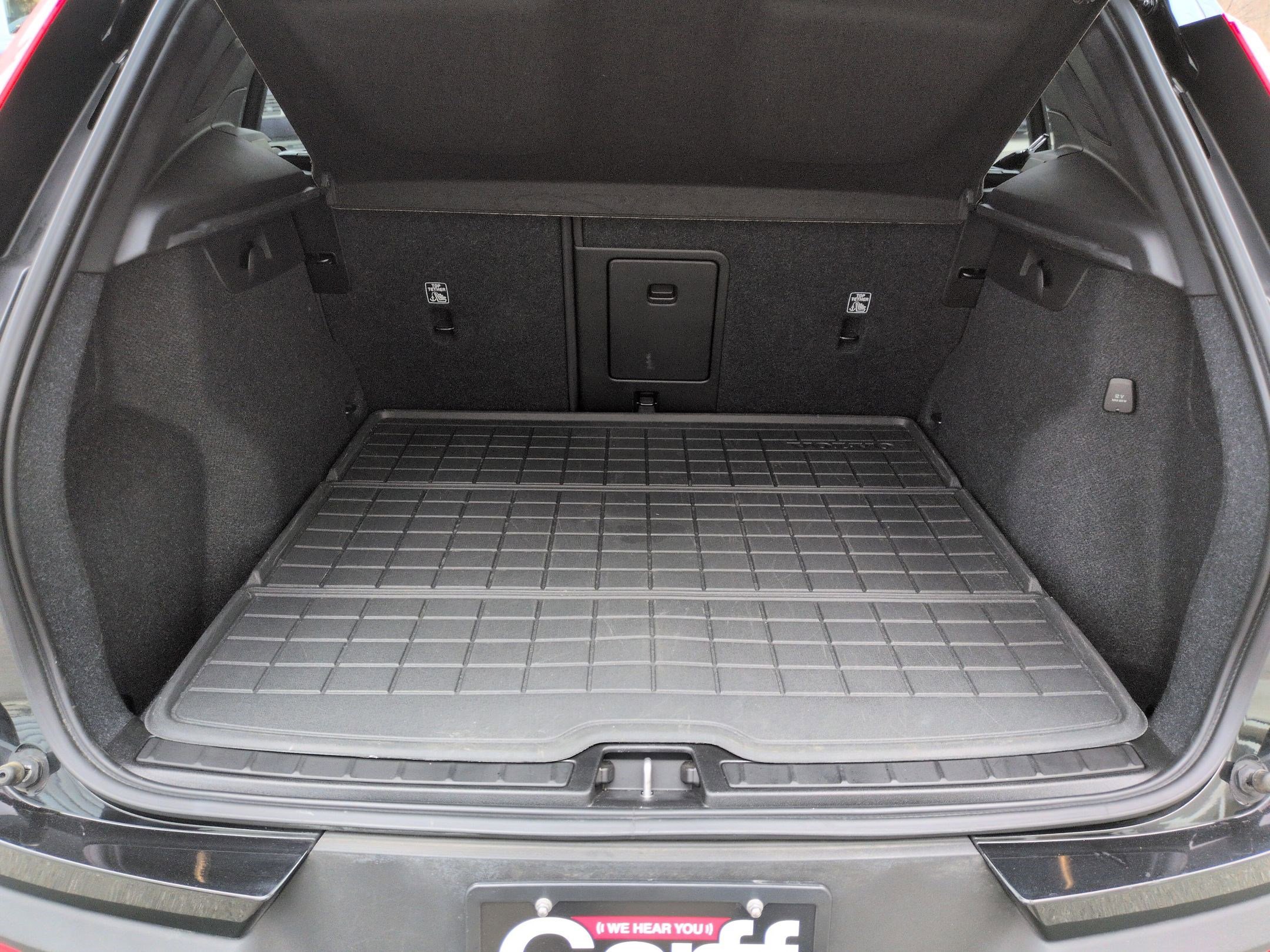 Certified 2023 Volvo XC40 B5 Ultimate w/ Climate Package image 30