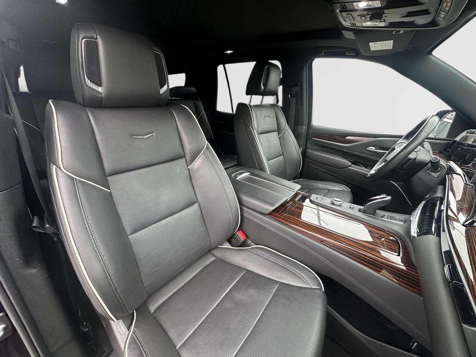 Used 2022 Cadillac Escalade Premium Luxury w/ LPO, Illumination Package image 29