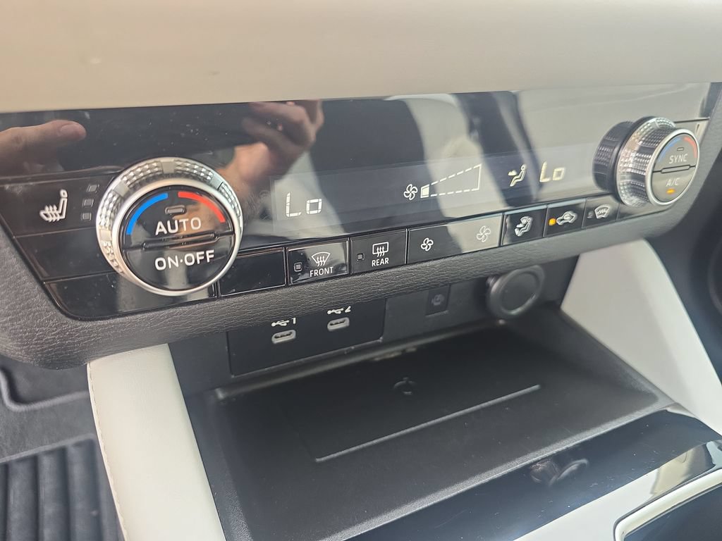 Used 2025 Mitsubishi Outlander SE AWD/4WD image 25