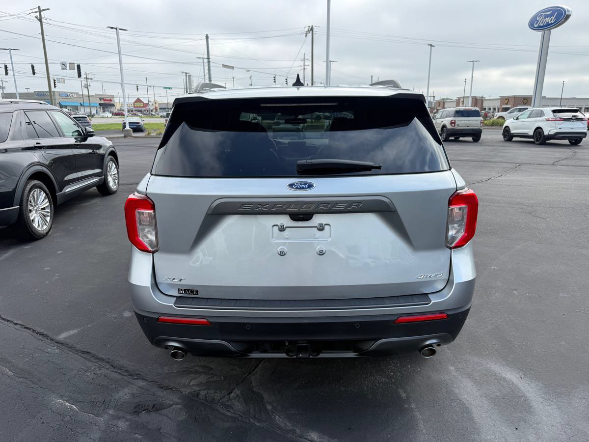 Used 2023 Ford Explorer XLT w/ Equipment Group 202A AWD/4WD image 5