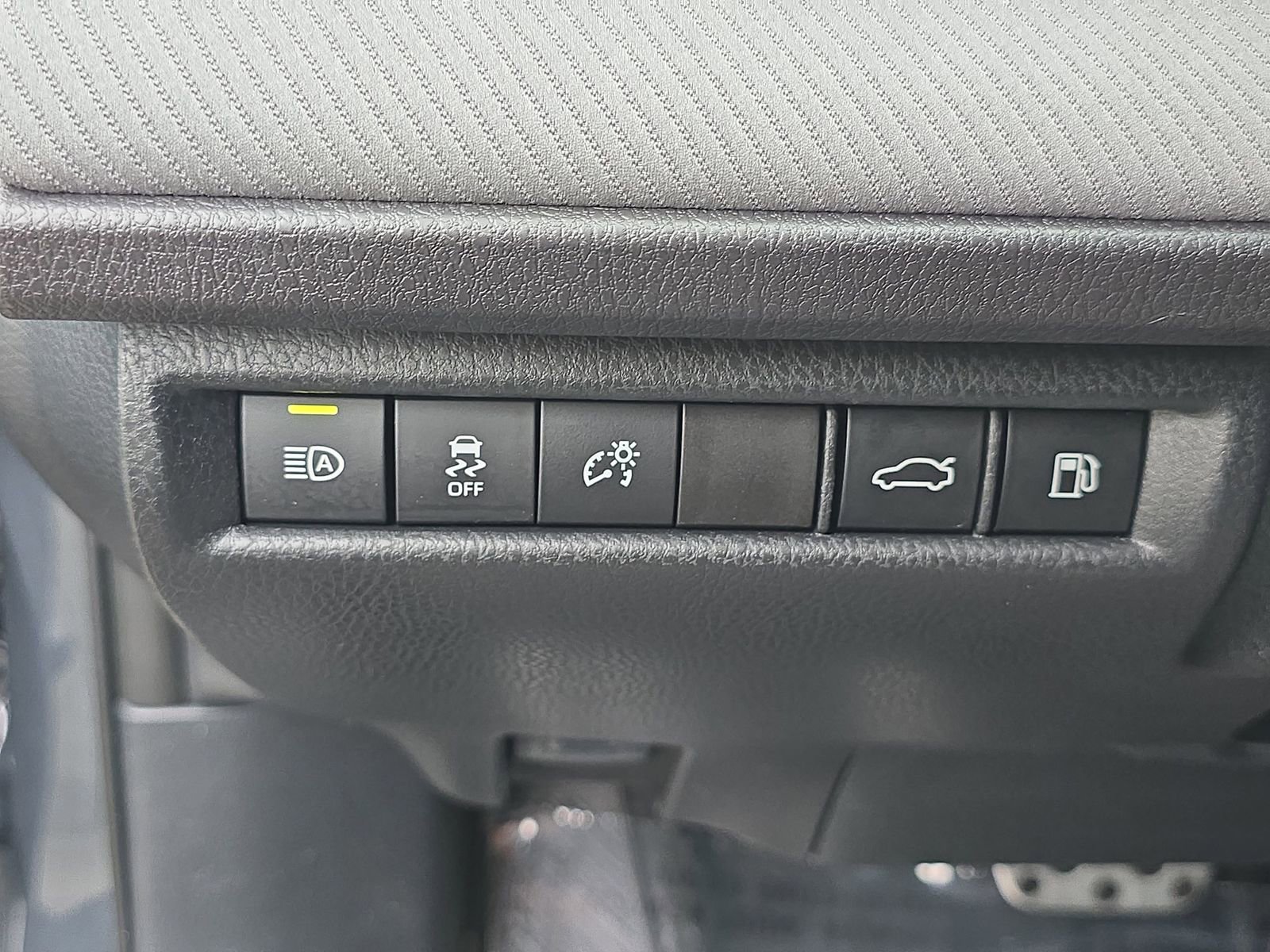 Used 2025 Toyota Camry SE image 32