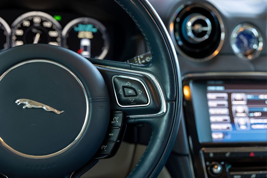 Used 2012 Jaguar XJ L RWD image 32