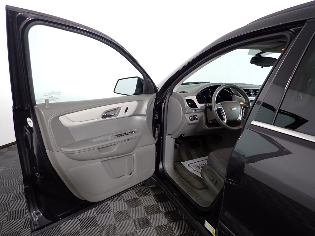 Used 2015 Chevrolet Traverse LT image 16