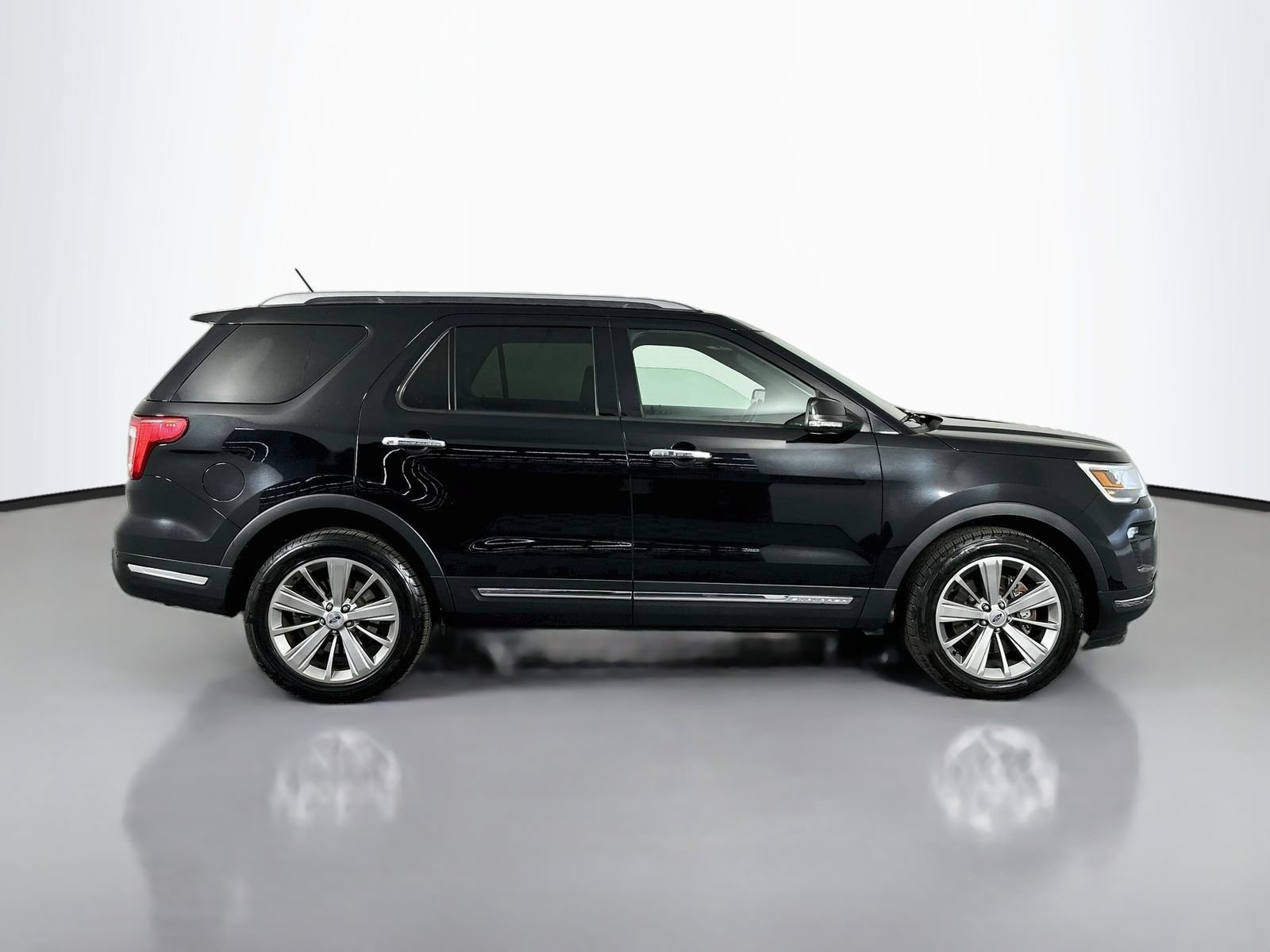 Used 2018 Ford Explorer Limited AWD/4WD image 9