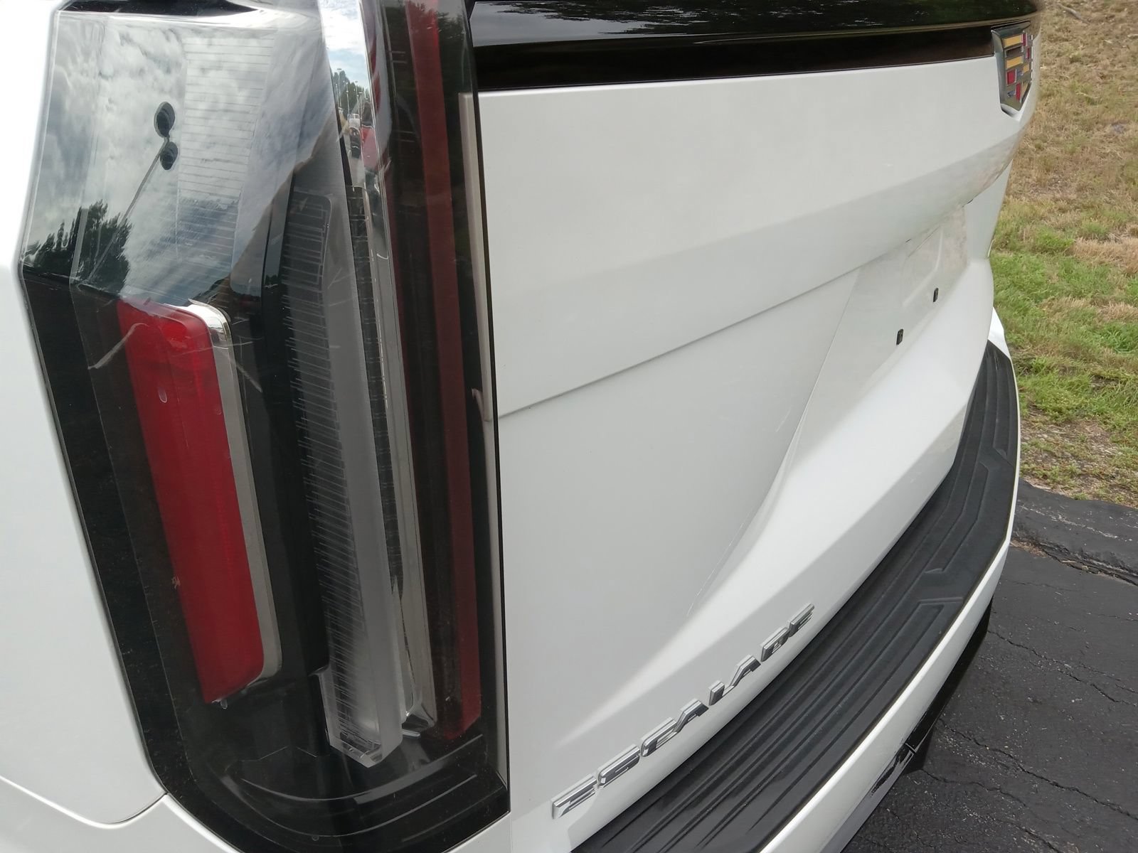 Used 2023 Cadillac Escalade Sport Platinum AWD/4WD image 8
