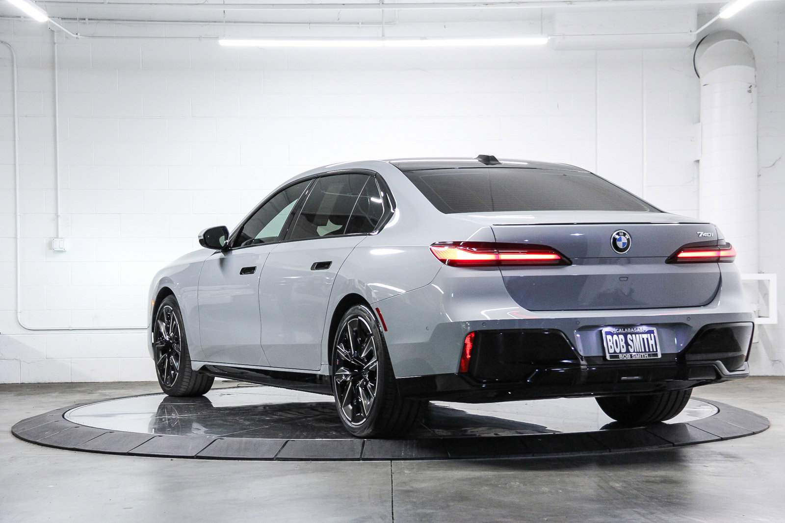 Certified 2023 BMW 740i w/ Parking Assistance Package image 4