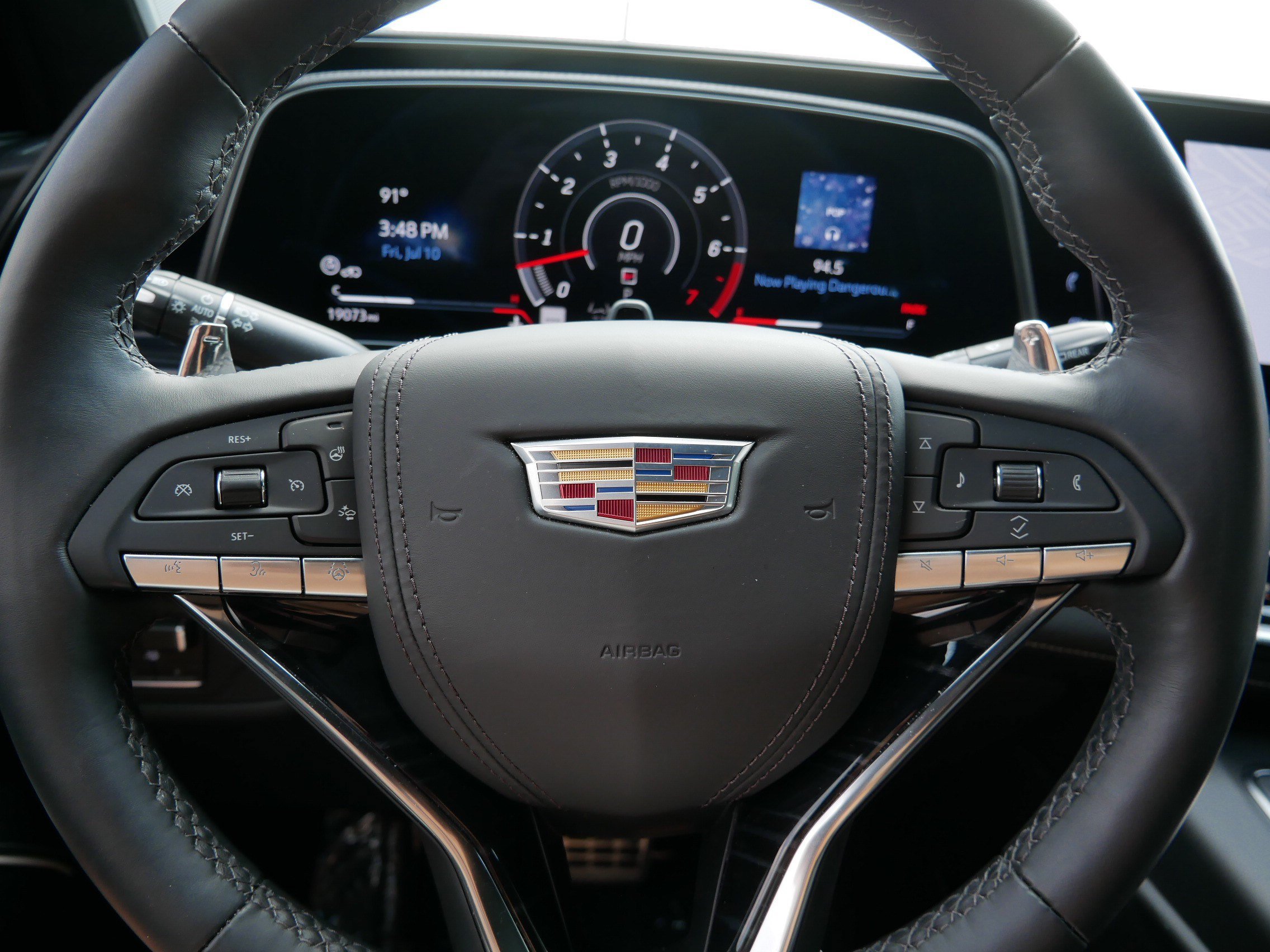 Certified 2024 Cadillac Escalade V w/ LPO, ONYX Package AWD/4WD image 25