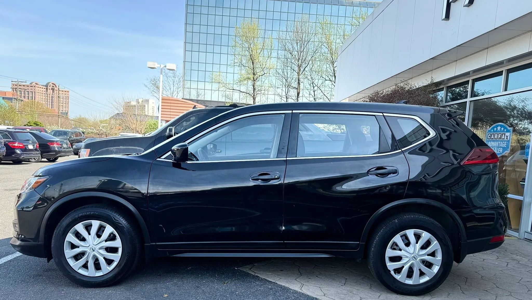 Used 2018 Nissan Rogue S image 4