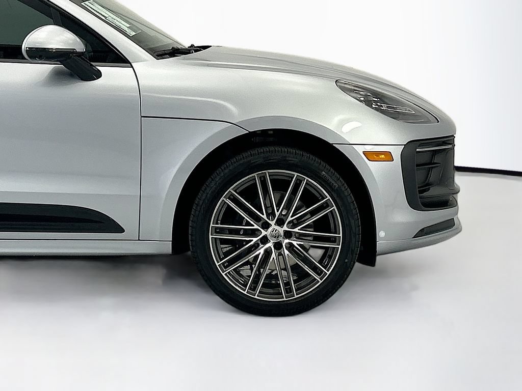 Used 2026 Porsche Macan AWD/4WD image 11