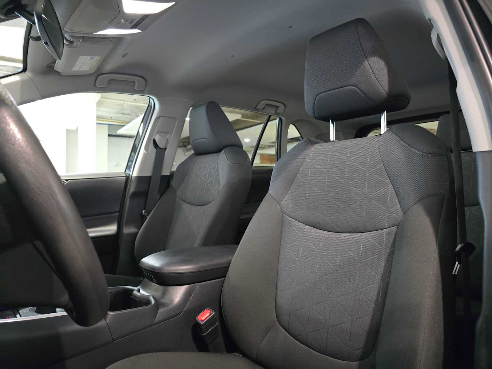 Used 2025 Toyota RAV4 XLE AWD/4WD image 21