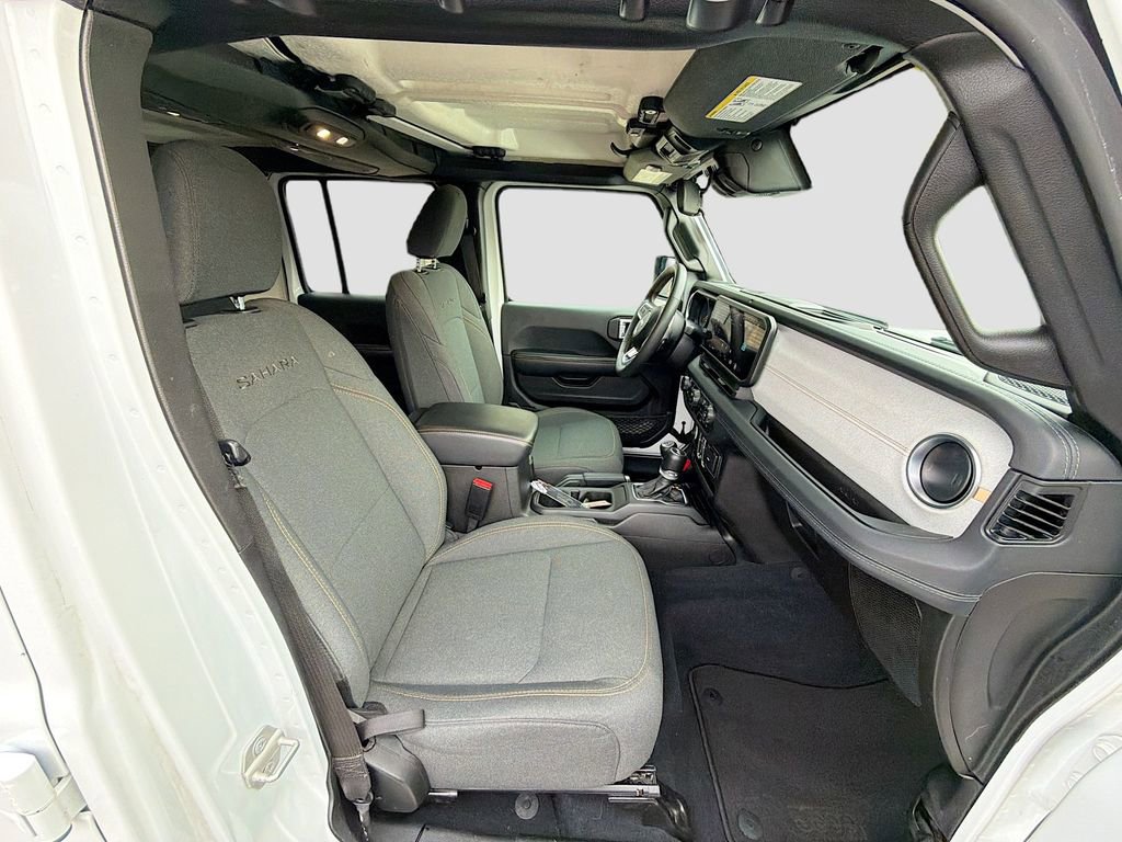 Used 2024 Jeep Wrangler Sahara image 14