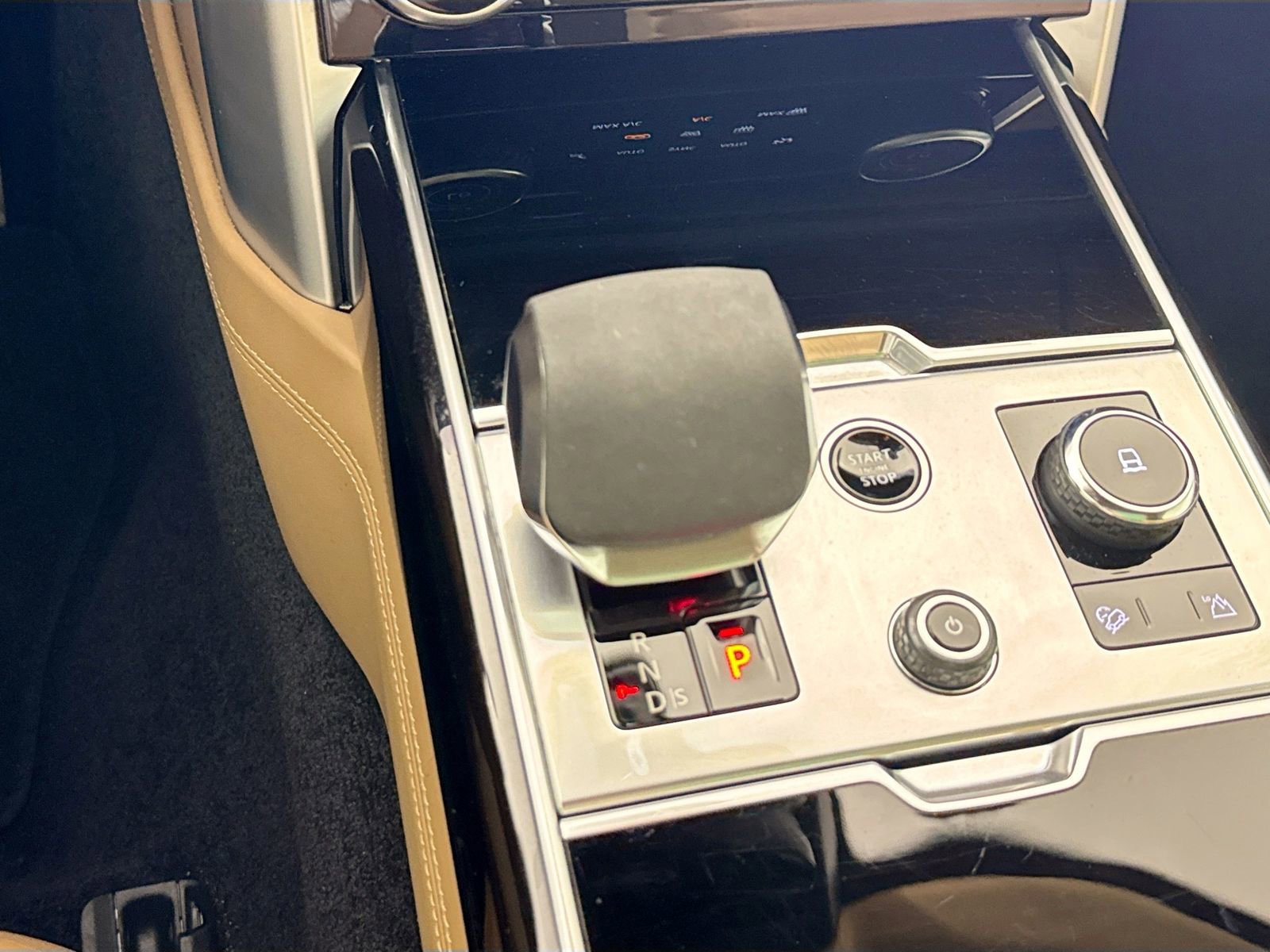 Used 2023 Land Rover Range Rover SE image 18