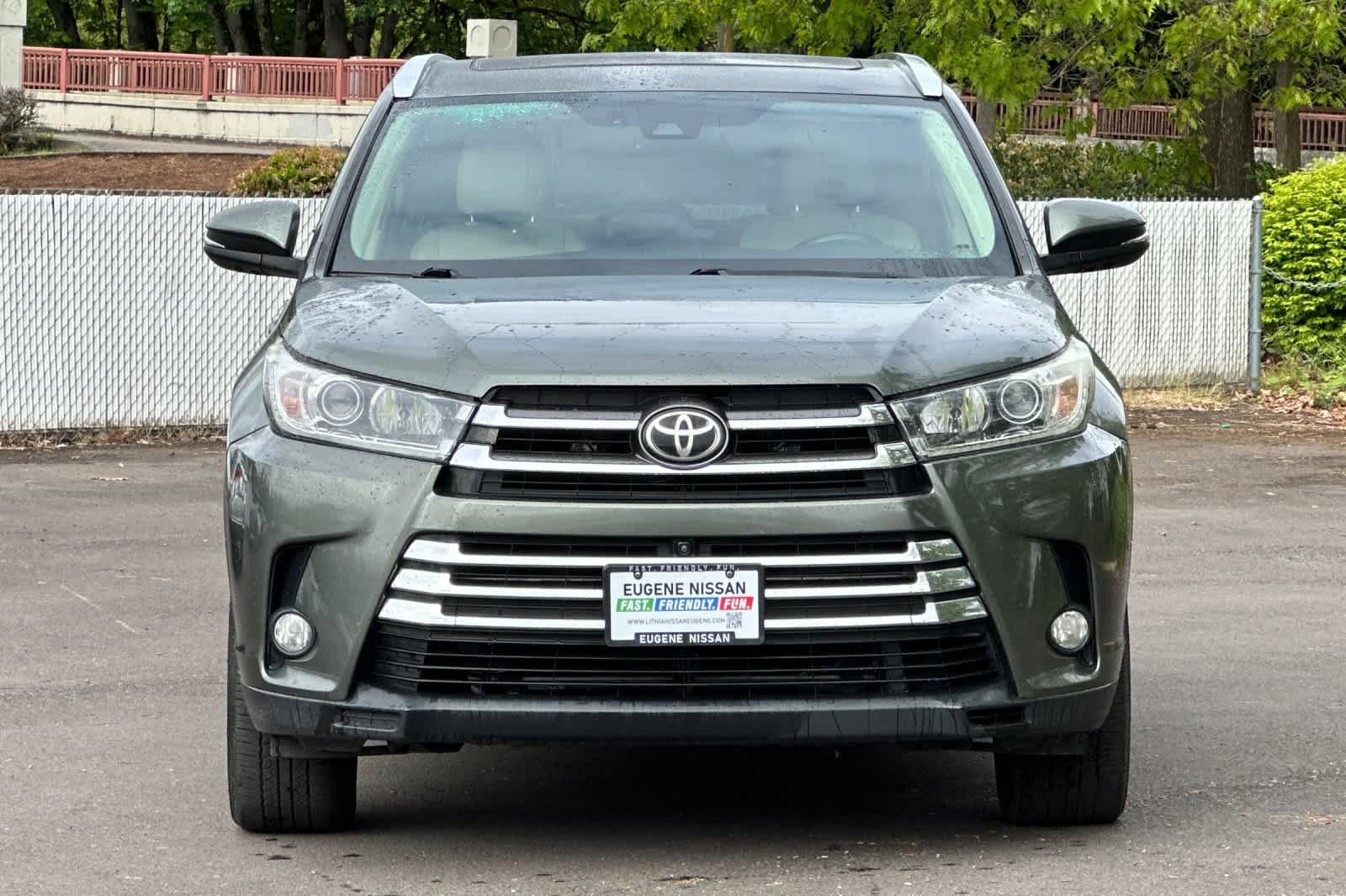 Used 2017 Toyota Highlander Limited Platinum AWD/4WD image 10