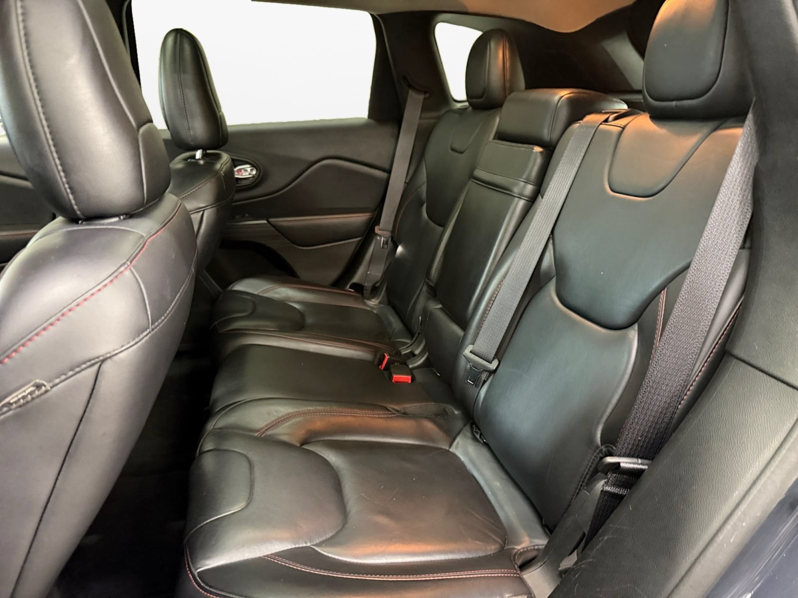 Used 2016 Jeep Cherokee Trailhawk w/ Comfort/Convenience Group AWD/4WD image 15